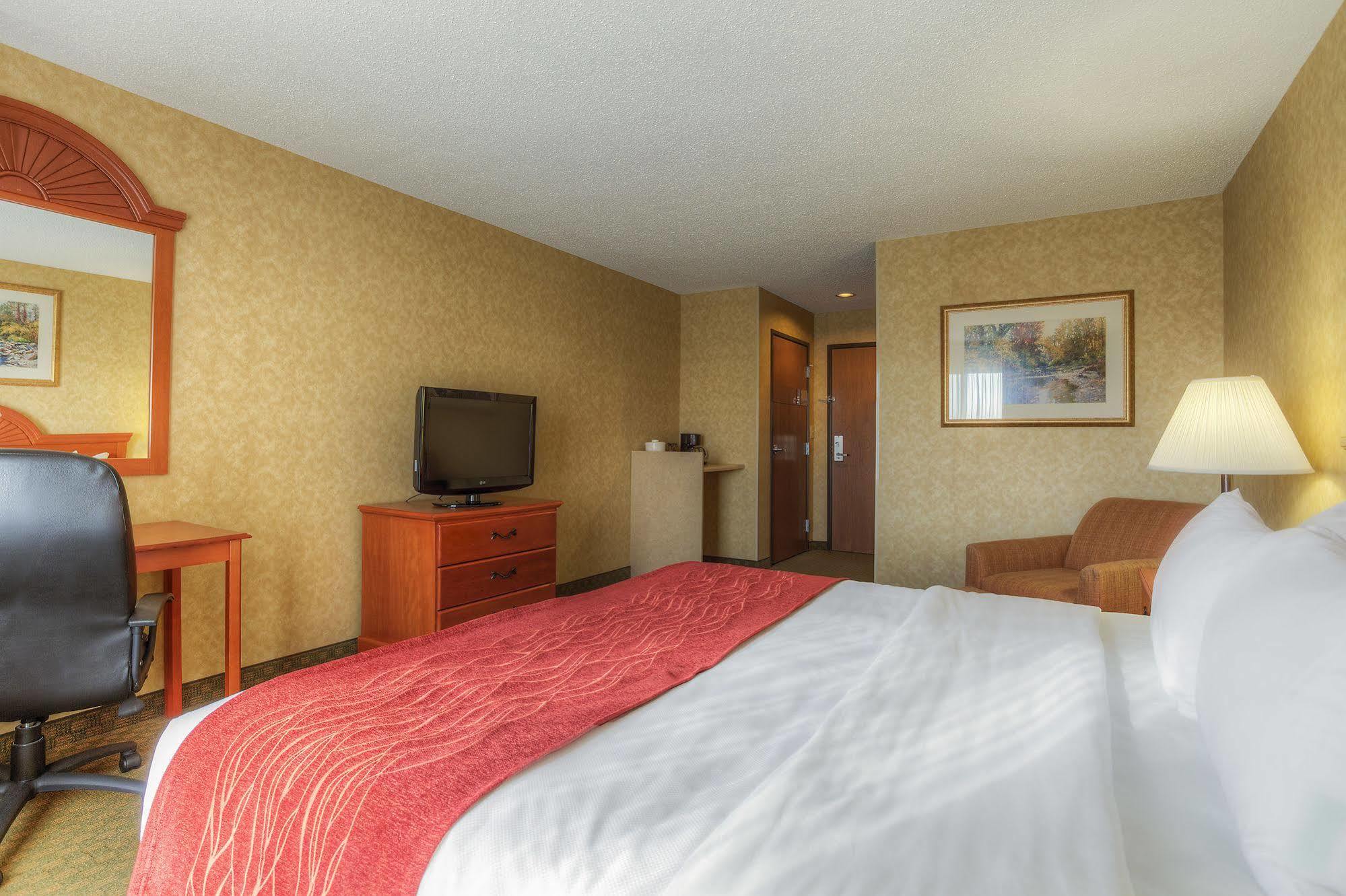 Quality Inn & Suites Rockport-Owensboro North Gold Award Winner Exterior photo